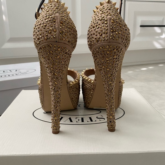 Stilettos - Picture 6 of 7